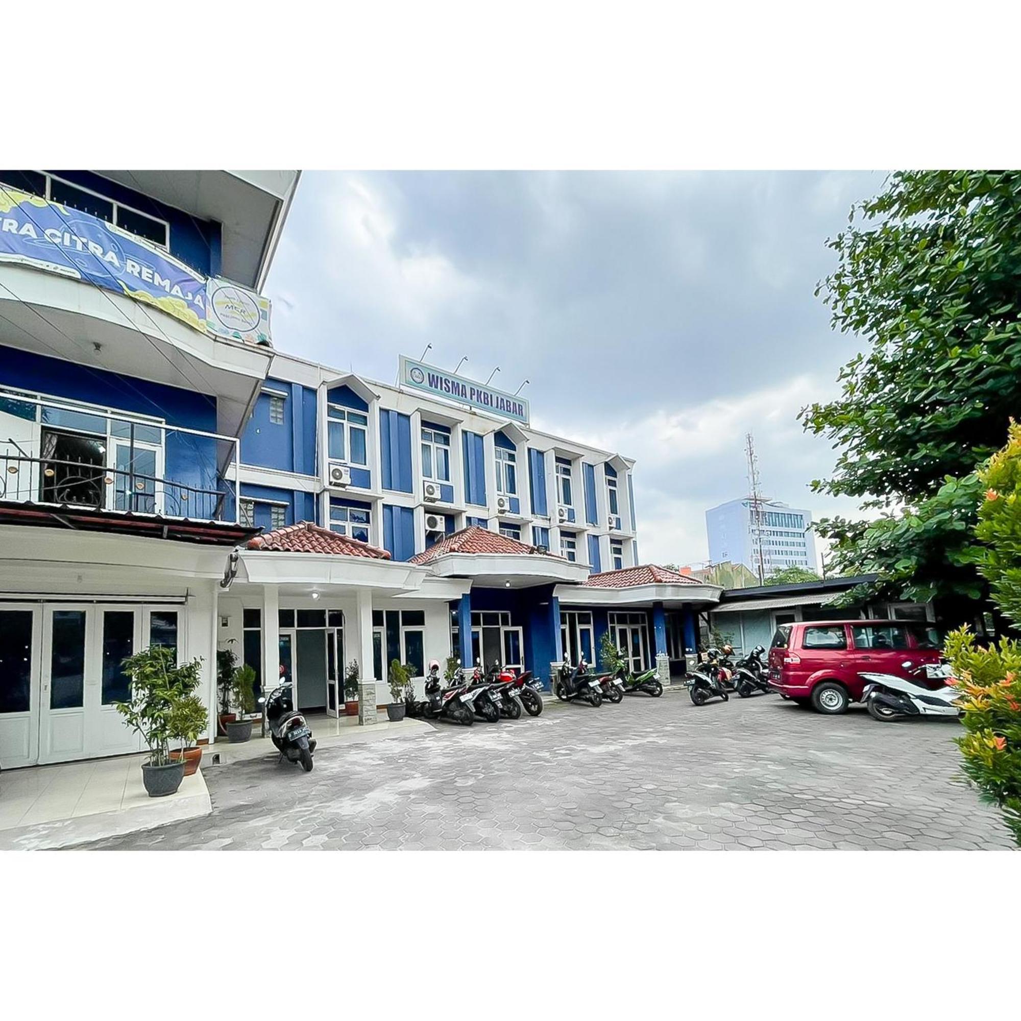 Wisma Pkbi Jabar Mitra Reddoorz Bandung Exterior foto